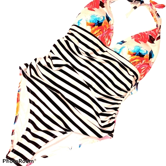 Cupshe Other - Cupshe striped and floral one piece swimsuit M